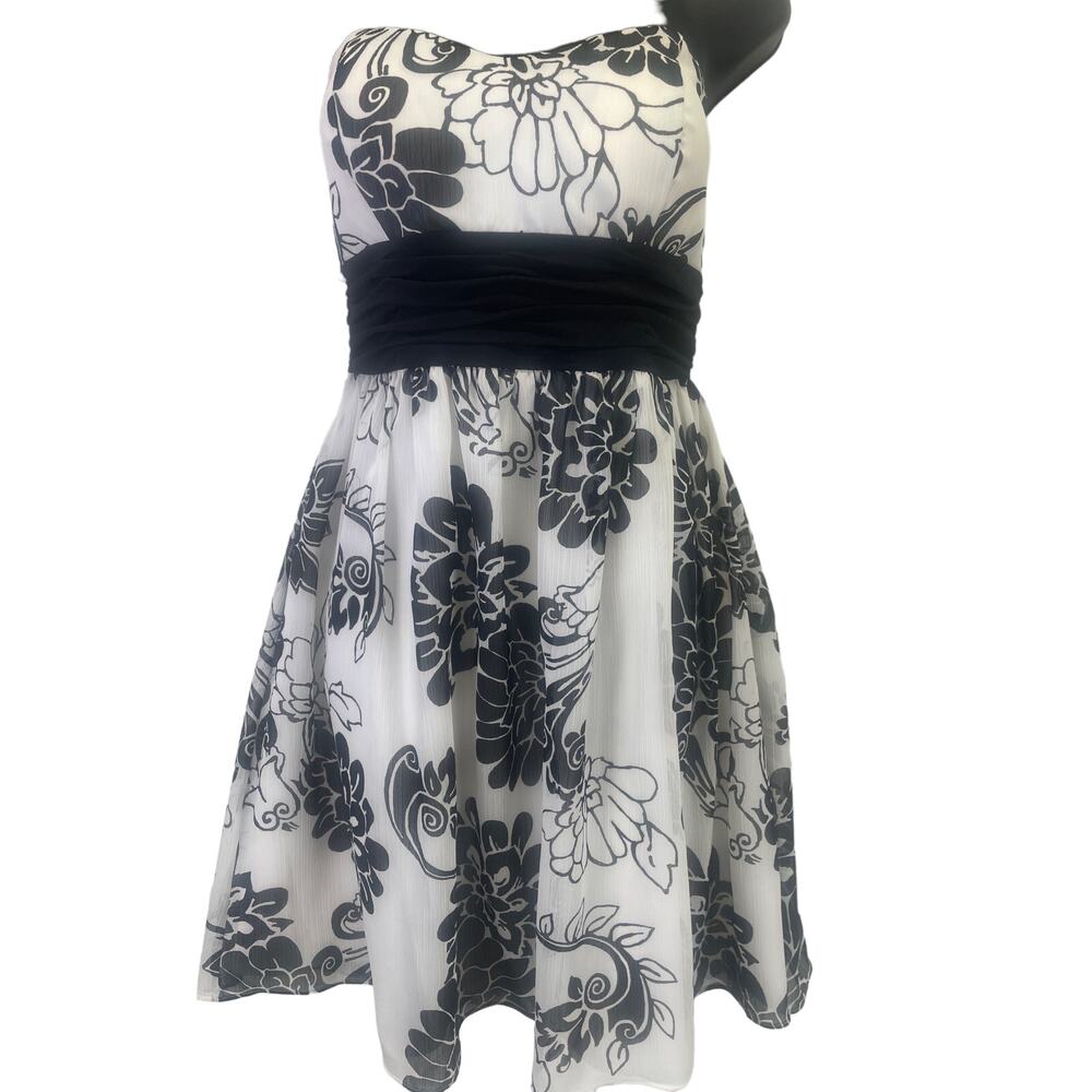 White House Black Market Sleeveless Princess Empire Waist Floral White/Blk Sz 8 - Picture 3 of 11